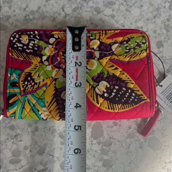 Vera Bradley RFID Red Patterned Grab & Go wristlet Rumba - Picture 9 of 10